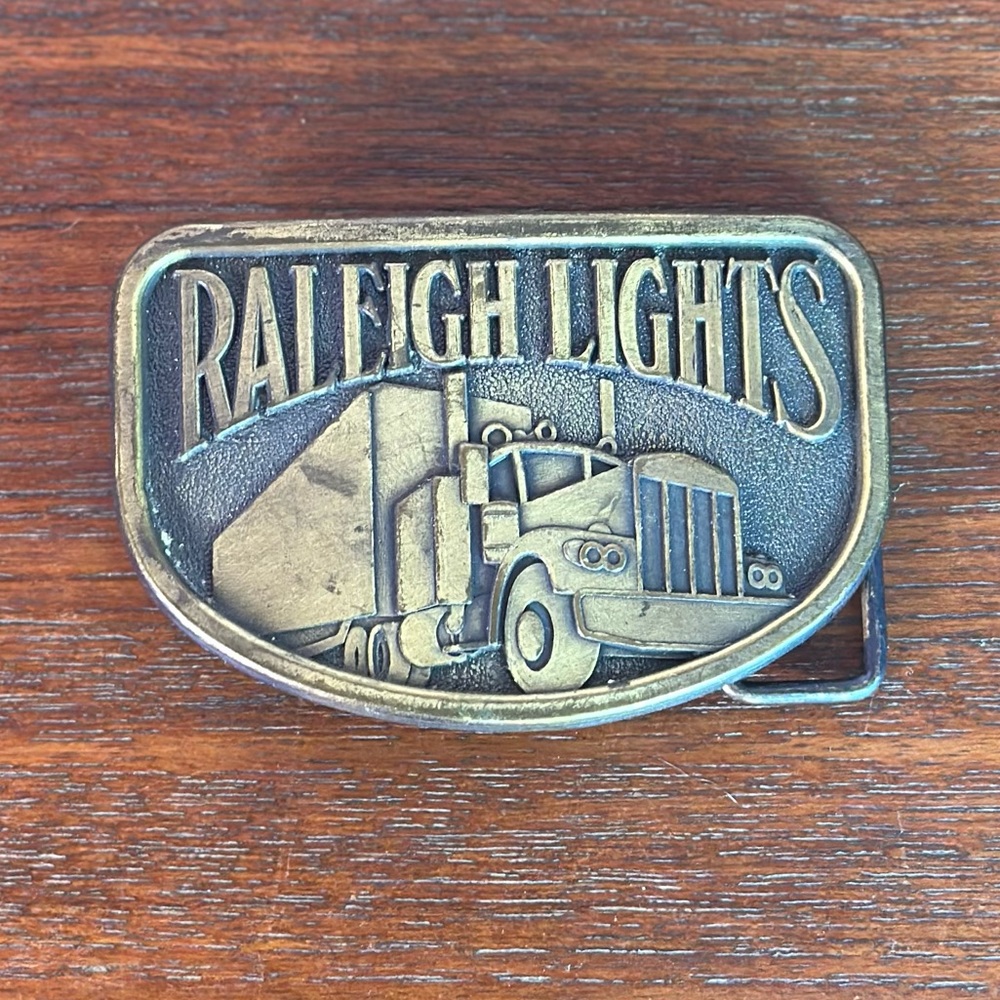 Raleigh Lights Cigarettes Tobacco Semi‎ Truck Trucker Vintage Brass Belt Buckle